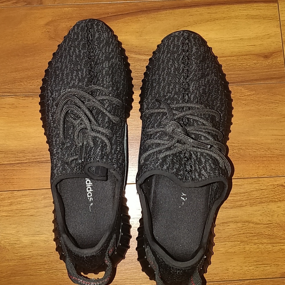 Yeezy 350 pirate black
